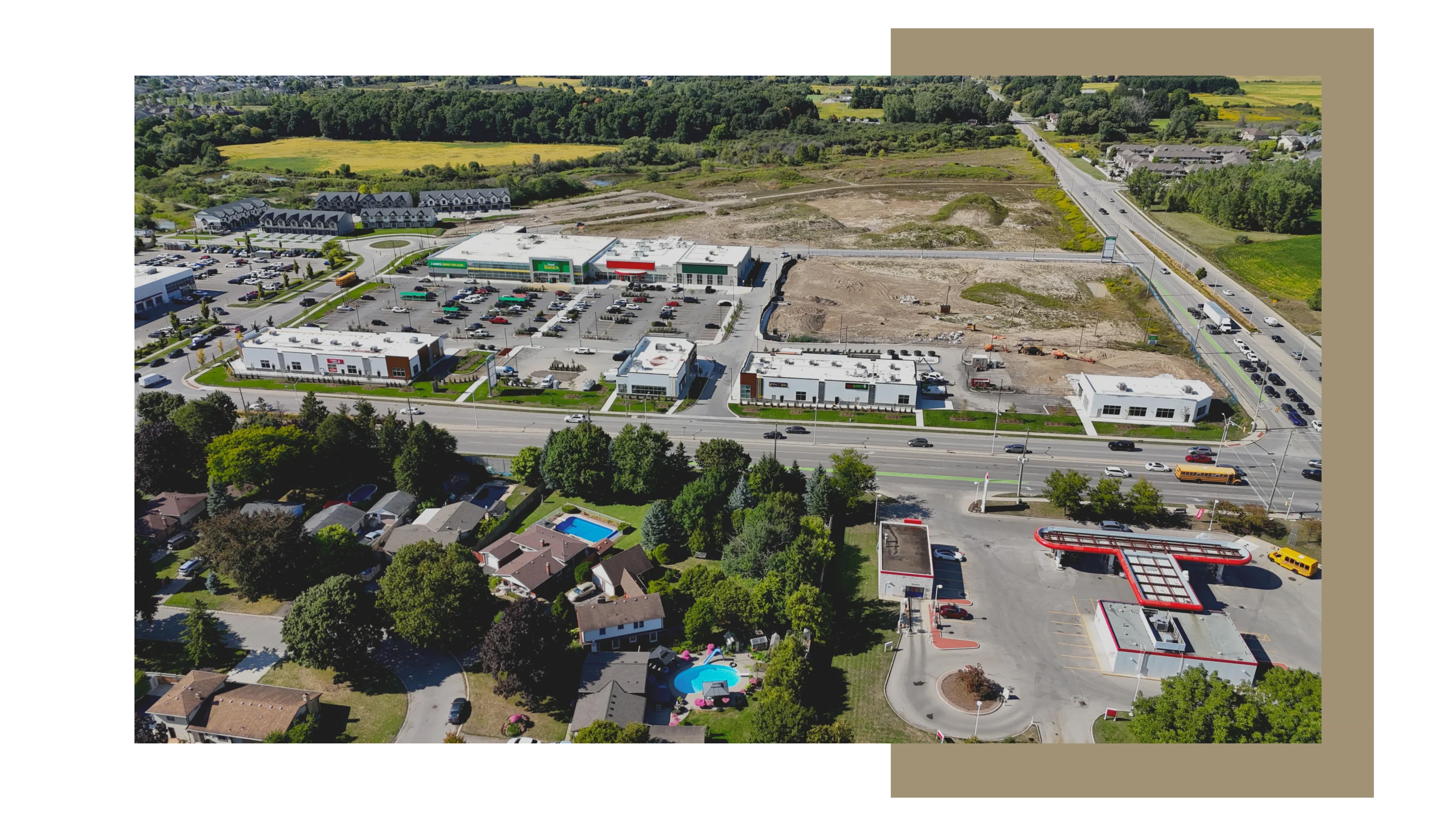 Aerial view of Stoney Creek neighbourhood North London - Stoney Creek 社区全景航拍：优质学区与宁静环境