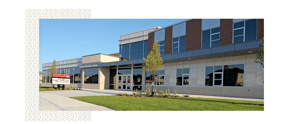 Stoney Creek Public School exterior - Stoney Creek 公立小学实景：全省名列前茅的名校